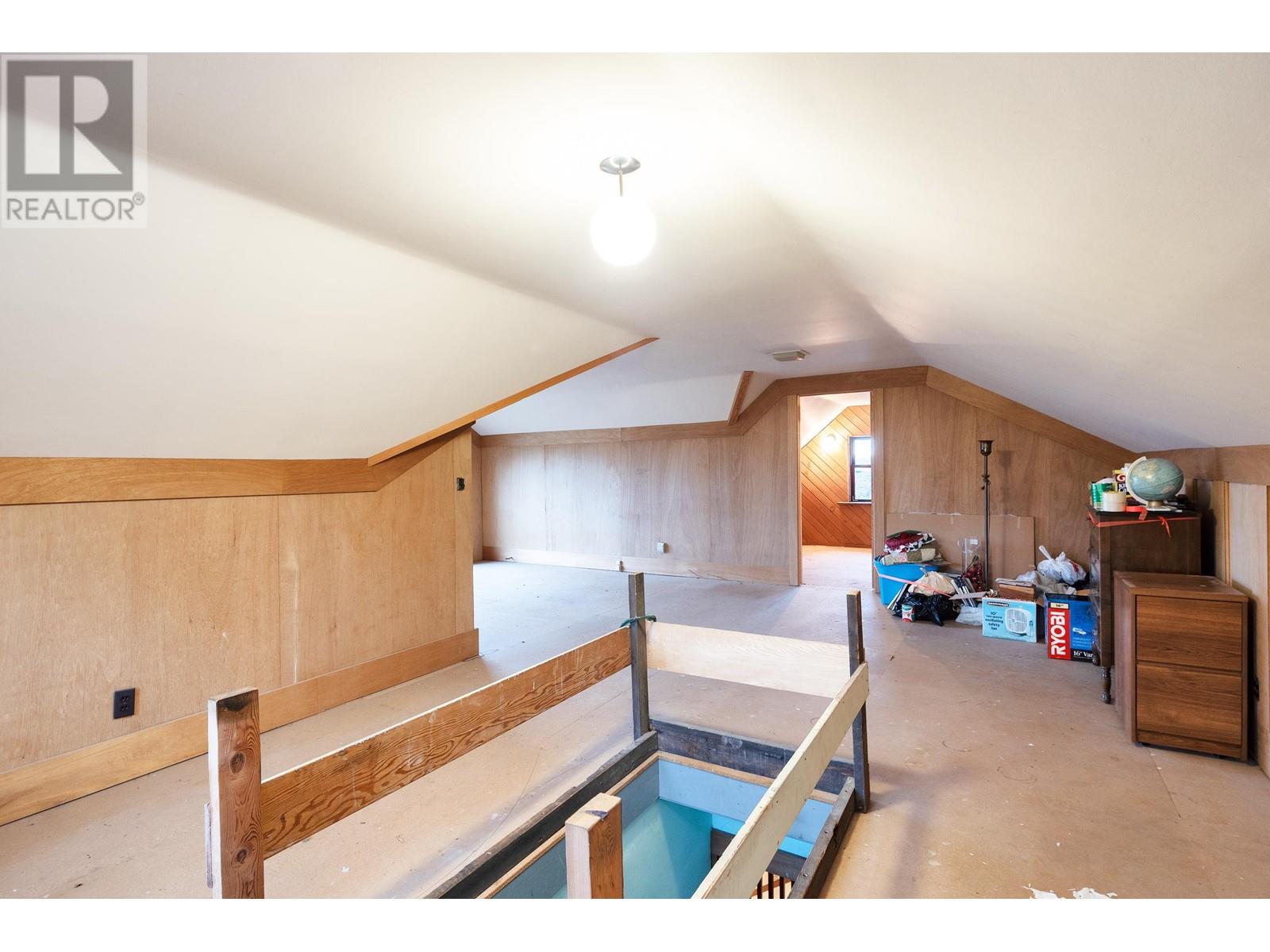 Listing Picture 28 of 40 : 2886 W 29TH AVENUE, Vancouver / 溫哥華 - 魯藝地產 Yvonne Lu Group - MLS Medallion Club Member