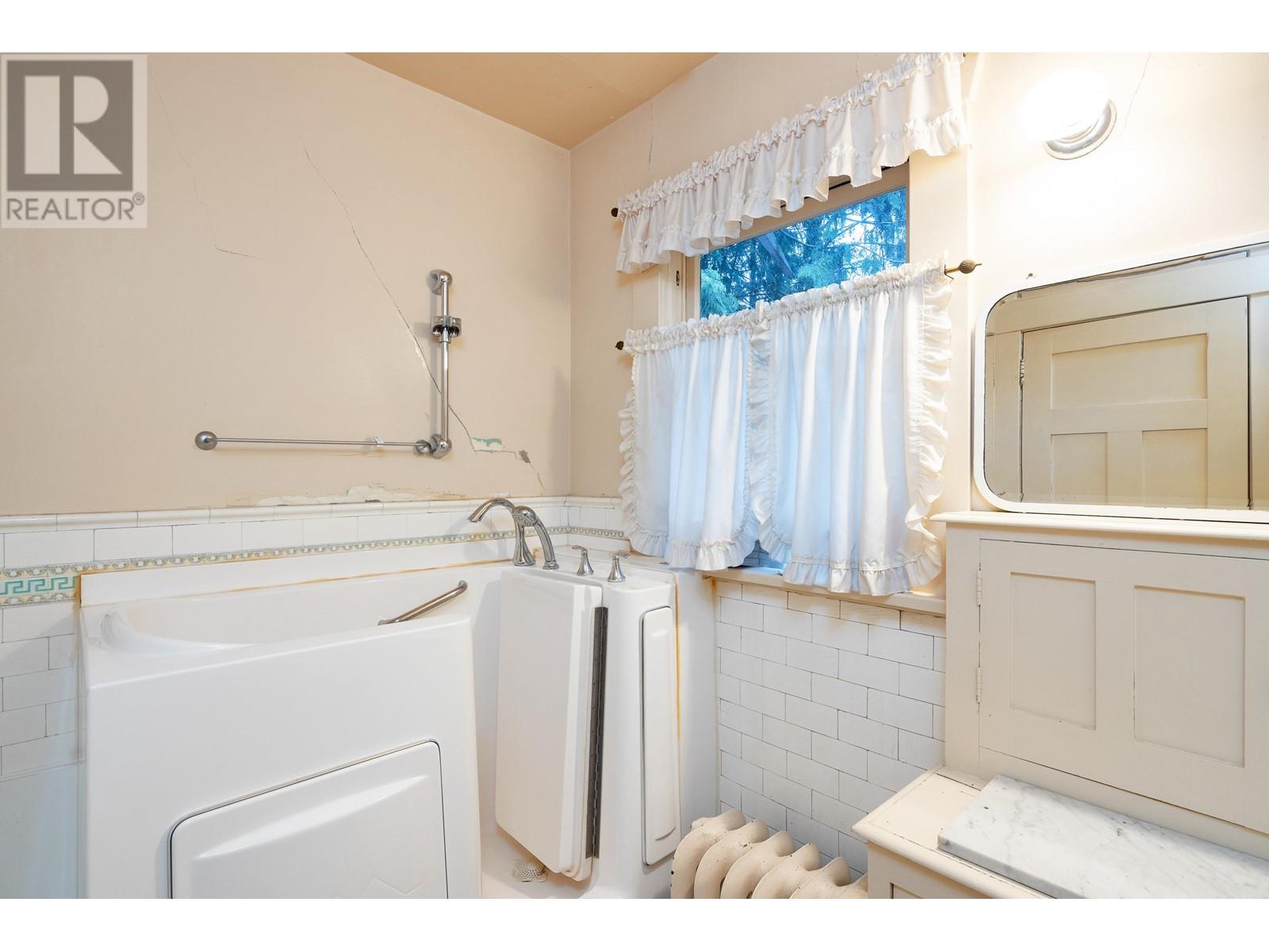 Listing Picture 26 of 40 : 2886 W 29TH AVENUE, Vancouver / 溫哥華 - 魯藝地產 Yvonne Lu Group - MLS Medallion Club Member