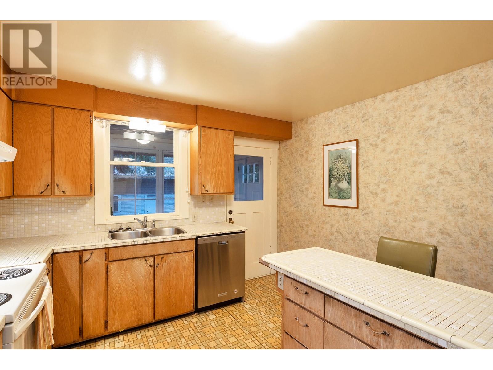 Listing Picture 16 of 40 : 2886 W 29TH AVENUE, Vancouver / 溫哥華 - 魯藝地產 Yvonne Lu Group - MLS Medallion Club Member