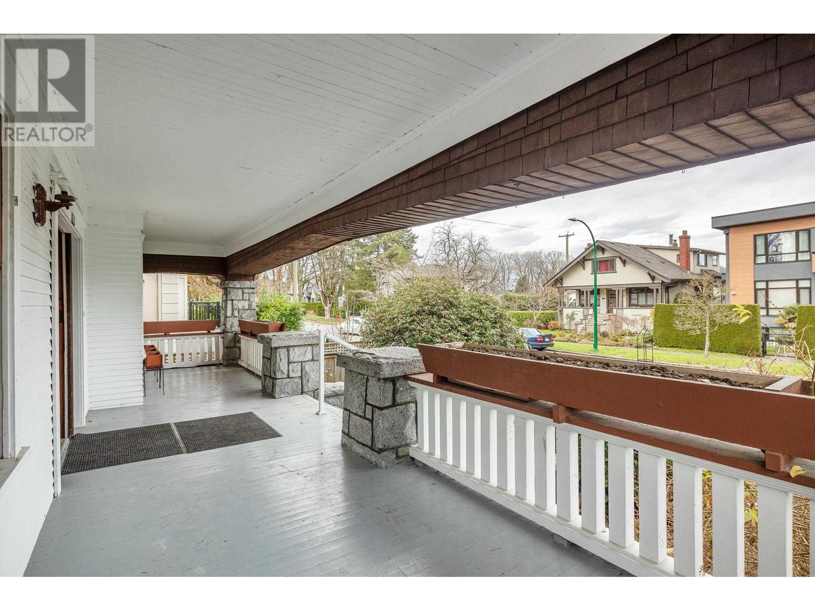 Listing Picture 35 of 40 : 2886 W 29TH AVENUE, Vancouver / 溫哥華 - 魯藝地產 Yvonne Lu Group - MLS Medallion Club Member