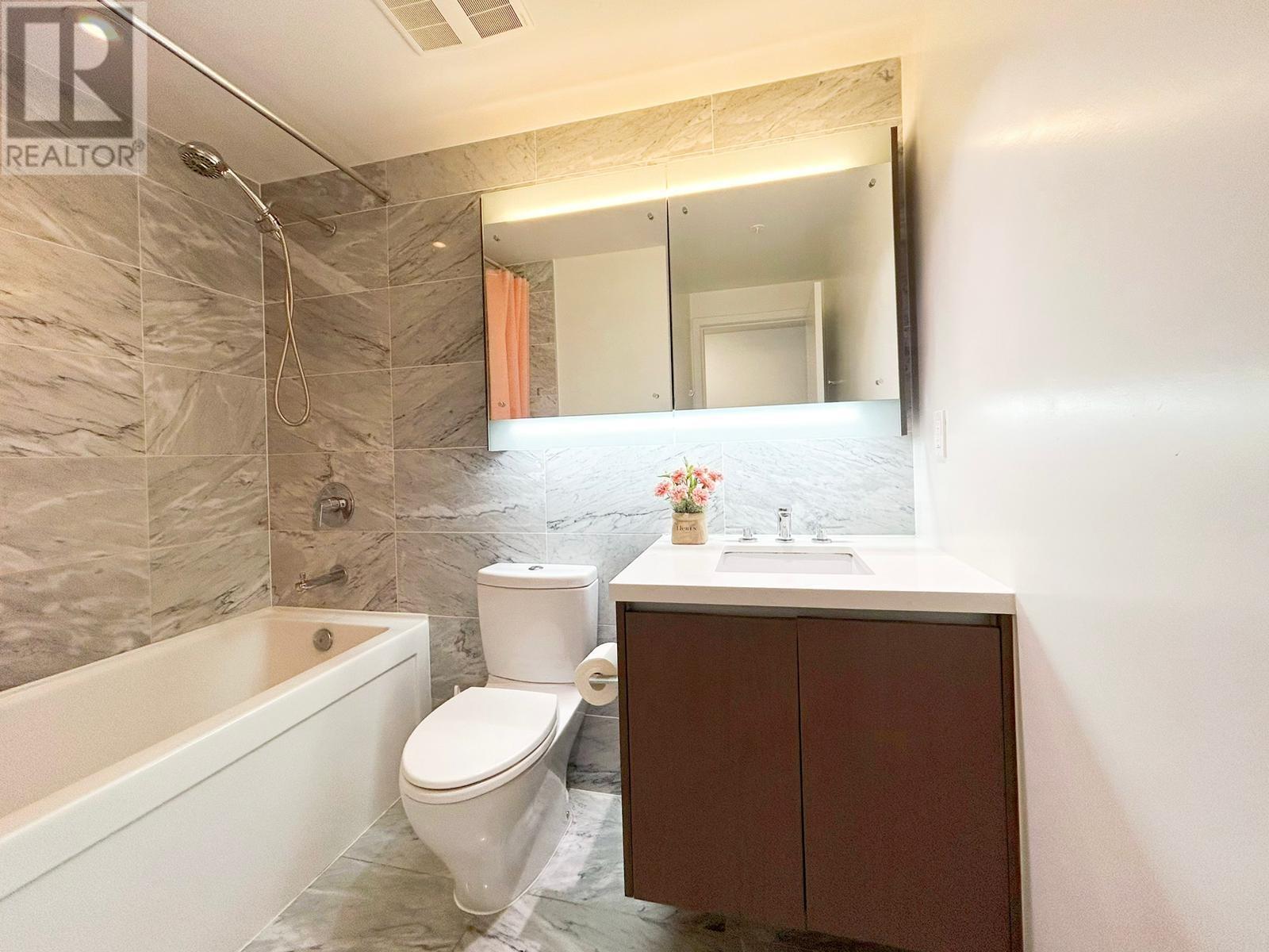 Listing Picture 13 of 28 : 906 8833 HAZELBRIDGE WAY, Richmond / 烈治文 - 魯藝地產 Yvonne Lu Group - MLS Medallion Club Member