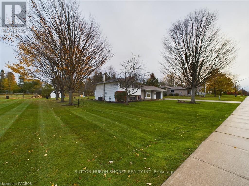 10 Smith Street, Kincardine, Ontario  N0G 2T0 - Photo 3 - X11880072