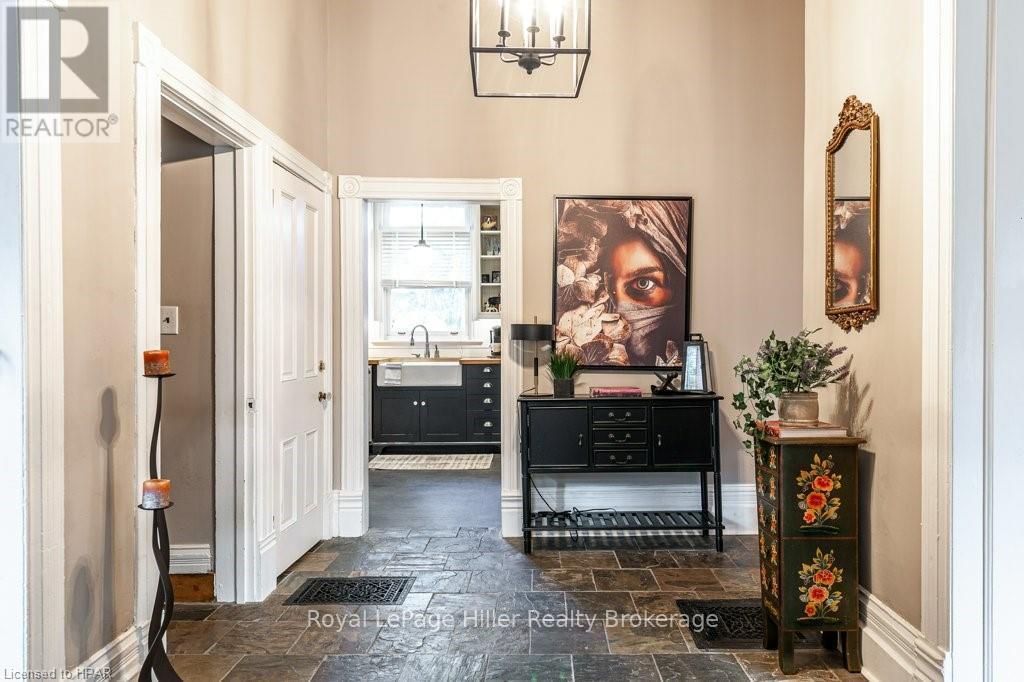 26 Daly Avenue, Stratford, Ontario  N5A 1B8 - Photo 3 - X11822857