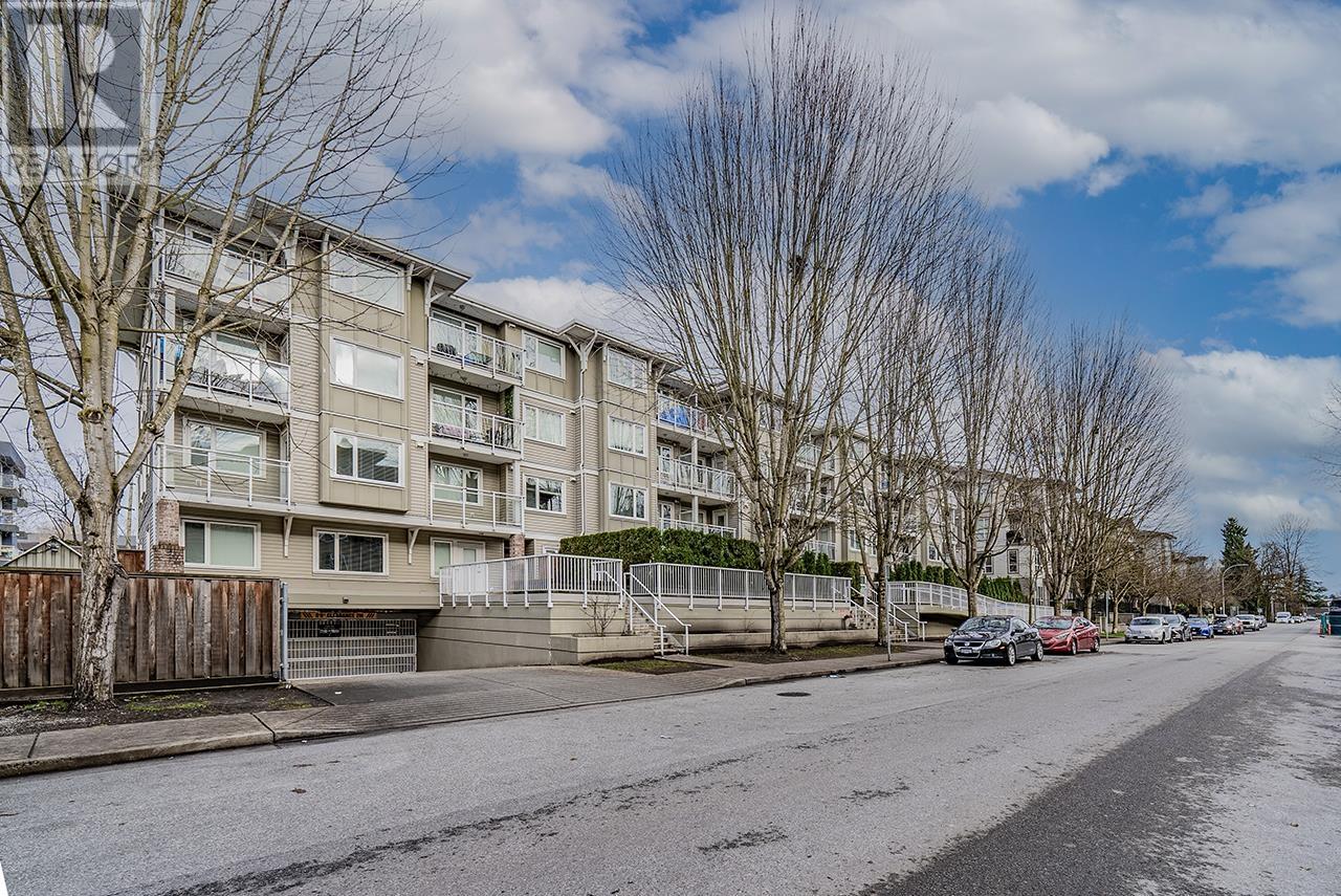 Ph10 2373 Atkins Avenue, Port Coquitlam, British Columbia V3C 1Y7 - Photo 2 - R2949878