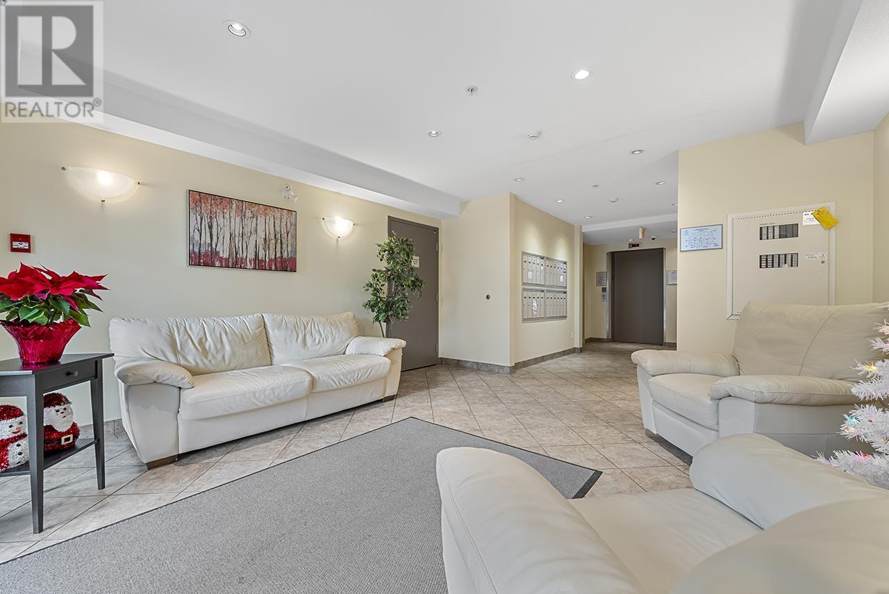 Ph10 2373 Atkins Avenue, Port Coquitlam, British Columbia V3C 1Y7 - Photo 4 - R2949878