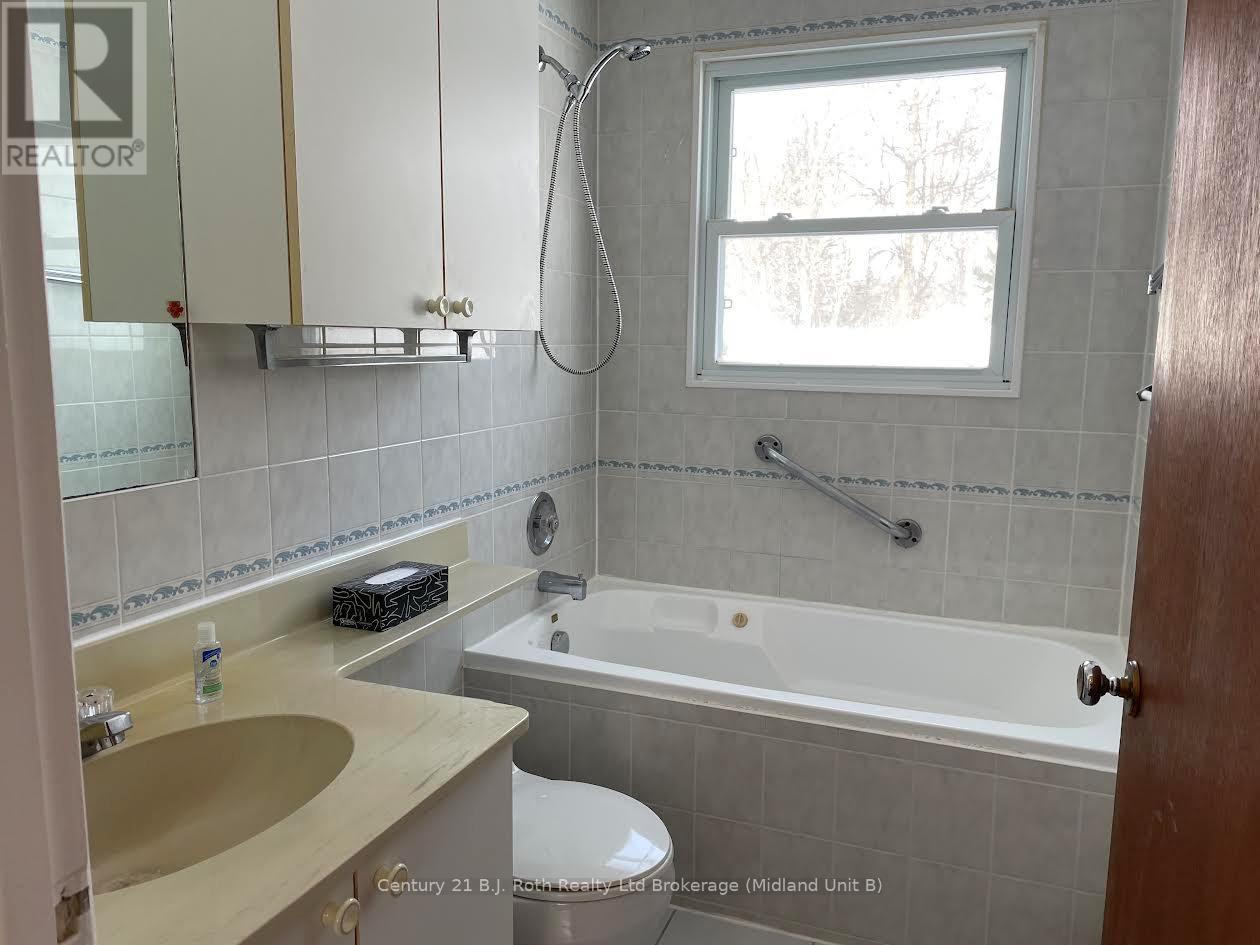 9 Mountain Avenue, Tay, Ontario  L0K 2C0 - Photo 17 - S10440350