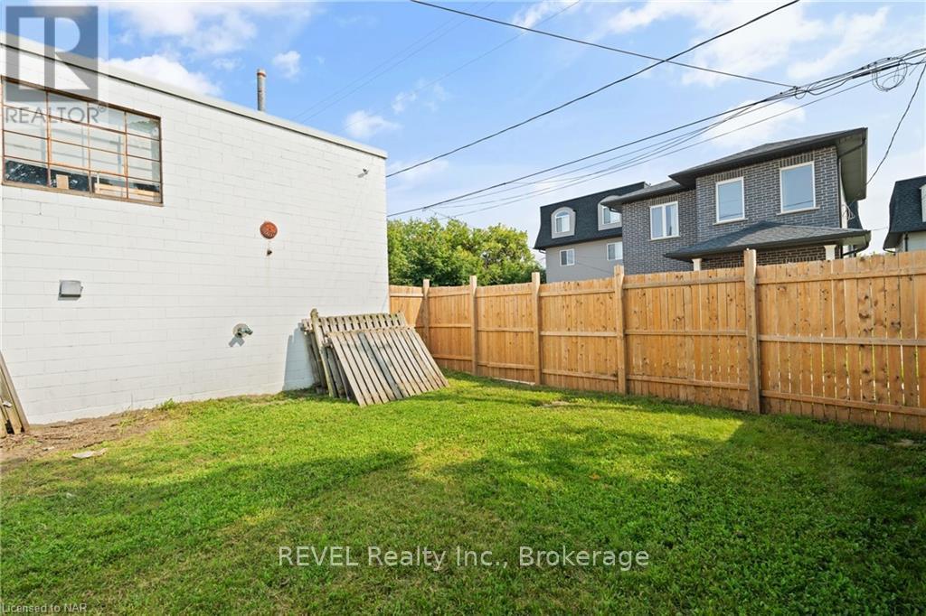 12 Walnut Street, St. Catharines, Ontario  L2T 1H3 - Photo 15 - X11295008