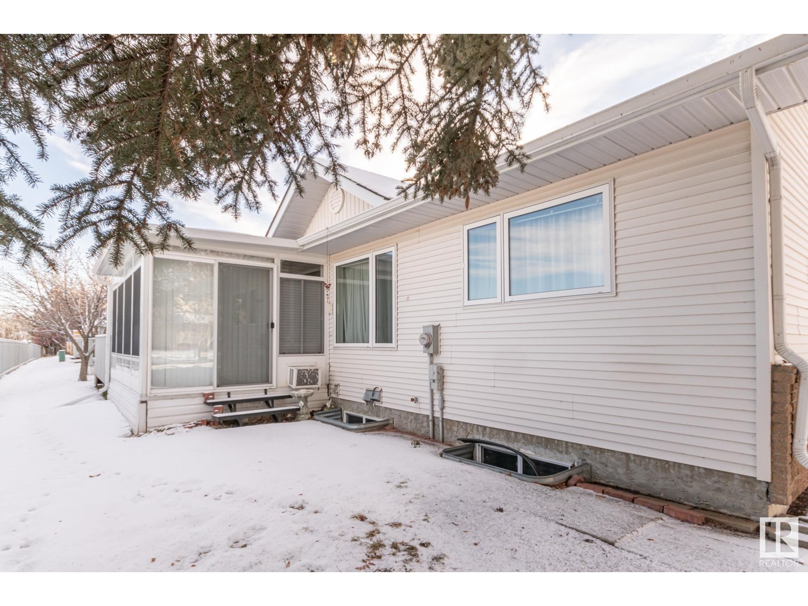 Property at #1 160 KINGSWOOD BV image 3