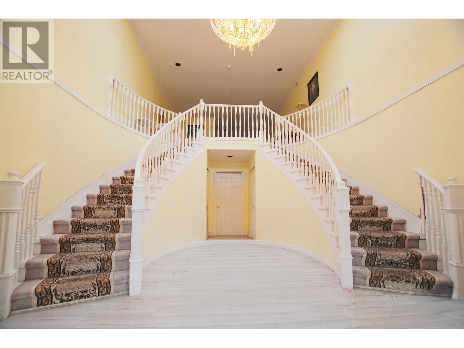 Listing Picture 3 of 20 : 11260 WESTMINSTER HIGHWAY, Richmond / 烈治文 - 魯藝地產 Yvonne Lu Group - MLS Medallion Club Member