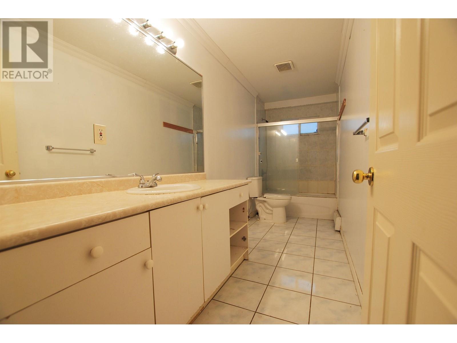 Listing Picture 18 of 20 : 11260 WESTMINSTER HIGHWAY, Richmond / 烈治文 - 魯藝地產 Yvonne Lu Group - MLS Medallion Club Member