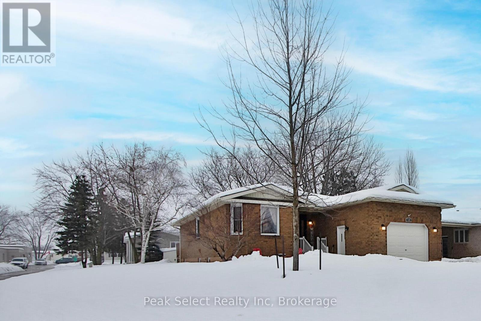 68 Devon Drive, South Huron, Ontario  N0M 1S3 - Photo 2 - X11888740
