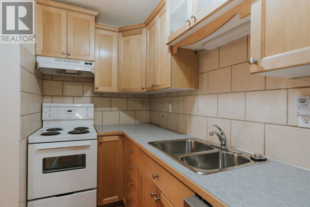 2, 218 Mayor Magrath Drive N, Lethbridge, Alberta  T1H 3P8 - Photo 6 - A2182708