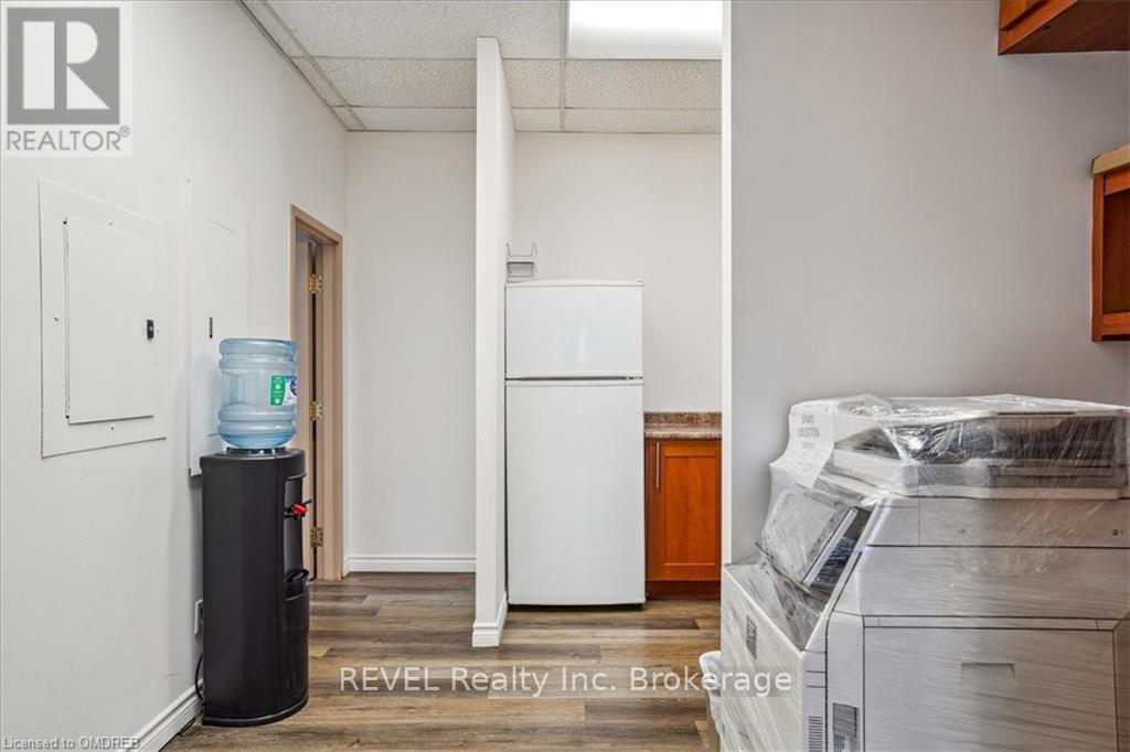 300 - 406 North Service #1-4 Road E, Oakville, Ontario  L6H 5R2 - Photo 12 - W10403348