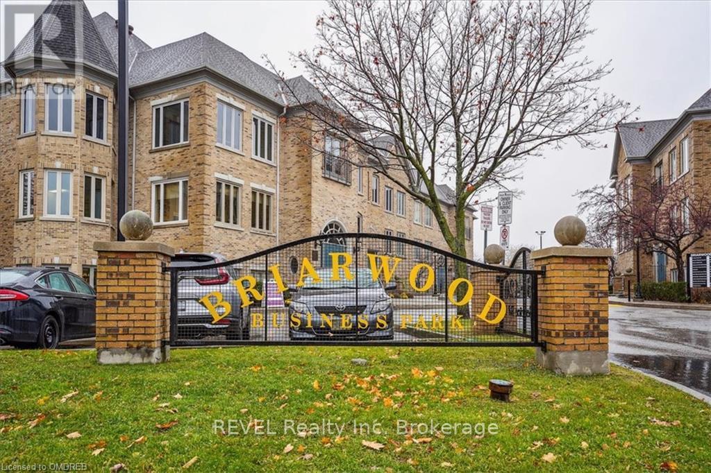 300 - 406 North Service #1-4 Road E, Oakville, Ontario  L6H 5R2 - Photo 4 - W10403348