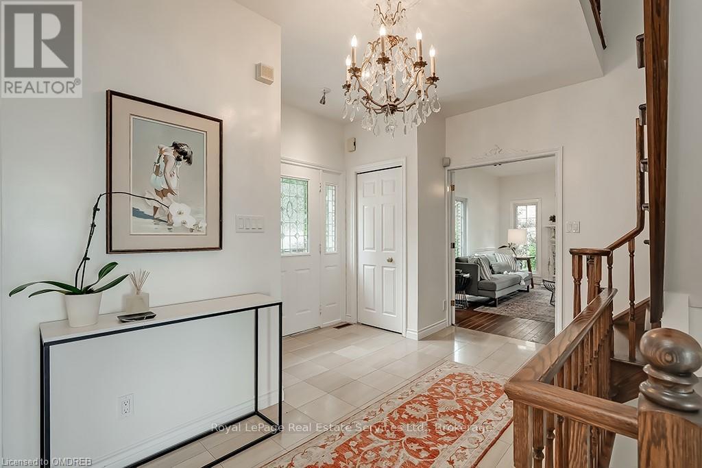 3286 Shelburne Place, Oakville, Ontario  L6L 5V9 - Photo 3 - W10404166