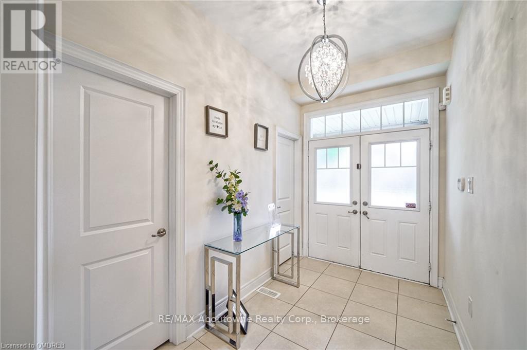 211 Sixteen Mile Drive, Oakville, Ontario  L6M 0T8 - Photo 2 - W10404250