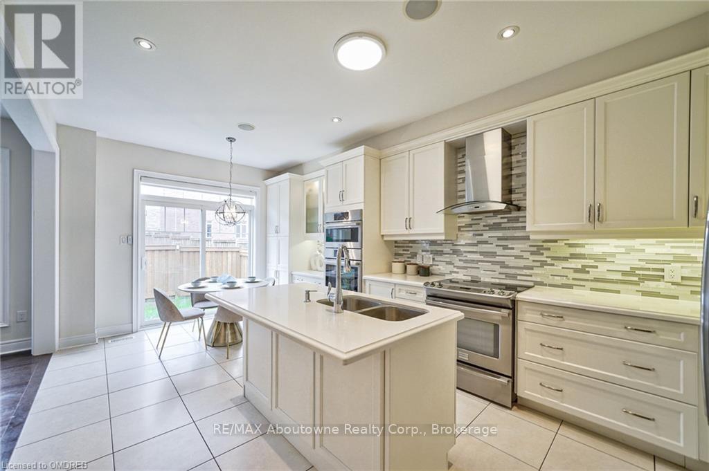 211 Sixteen Mile Drive, Oakville, Ontario  L6M 0T8 - Photo 4 - W10404250