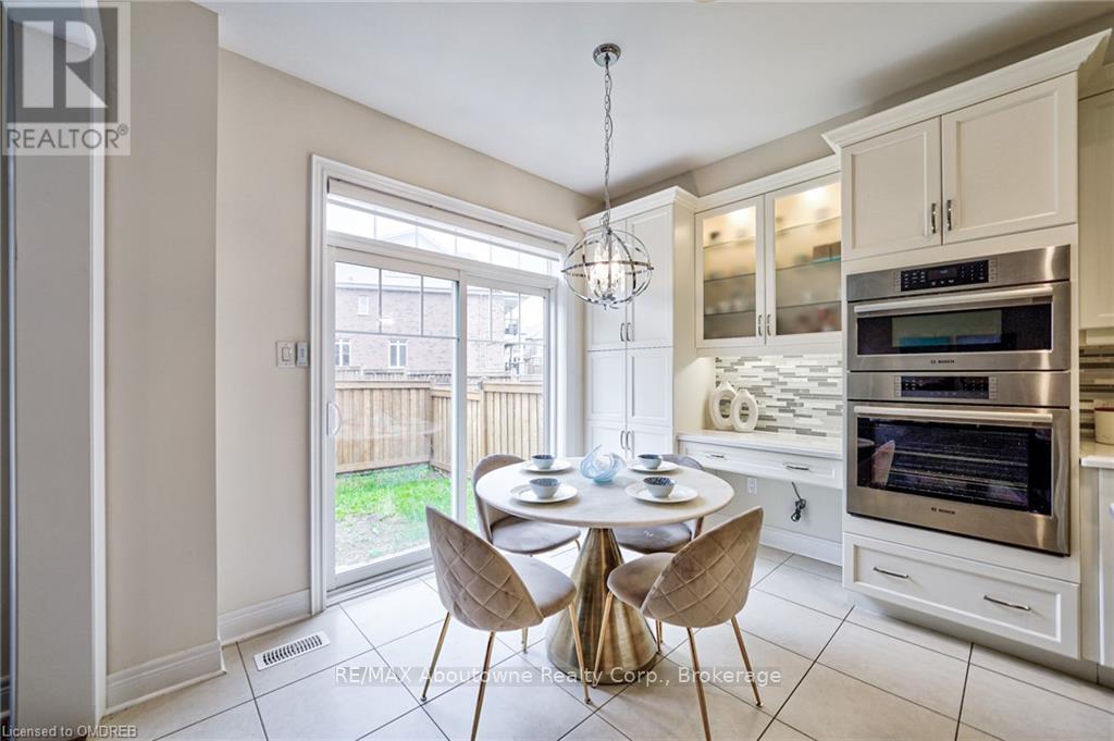 211 Sixteen Mile Drive, Oakville, Ontario  L6M 0T8 - Photo 9 - W10404250