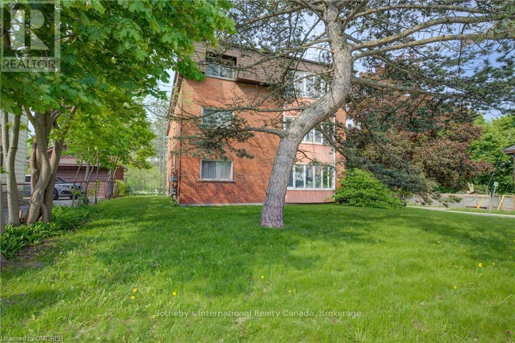 35 John Street W, Waterloo, Ontario  N2L 1B1 - Photo 2 - X10404288