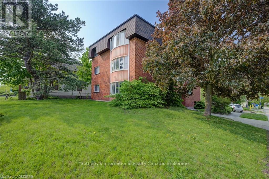 35 John Street W, Waterloo, Ontario  N2L 1B1 - Photo 4 - X10404288