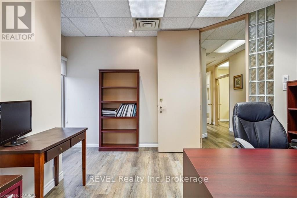 300 - 406 North Service #1-4 Road E, Oakville, Ontario  L6H 5R2 - Photo 21 - W10403348
