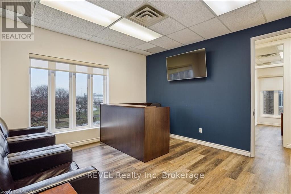 300 - 406 North Service #5-7 Road E, Oakville, Ontario  L6H 5R2 - Photo 6 - W10403349