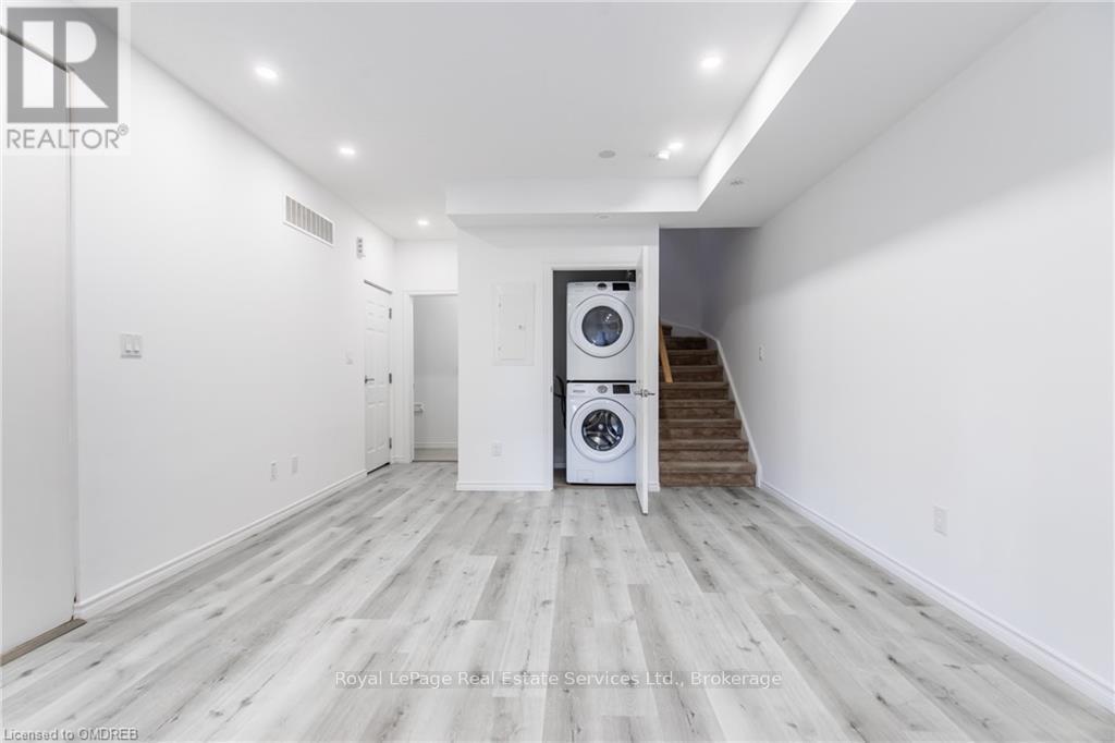42-02 - 2420 Baronwood Drive, Oakville, Ontario  L6M 0J7 - Photo 11 - W10404065