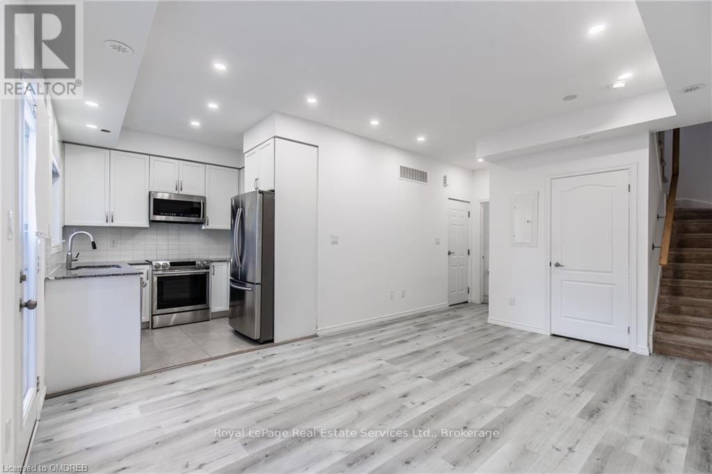 42-02 - 2420 Baronwood Drive, Oakville, Ontario  L6M 0J7 - Photo 12 - W10404065