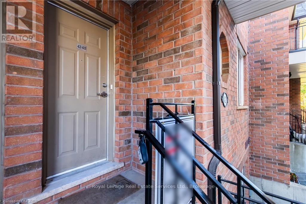 42-02 - 2420 Baronwood Drive, Oakville, Ontario  L6M 0J7 - Photo 6 - W10404065
