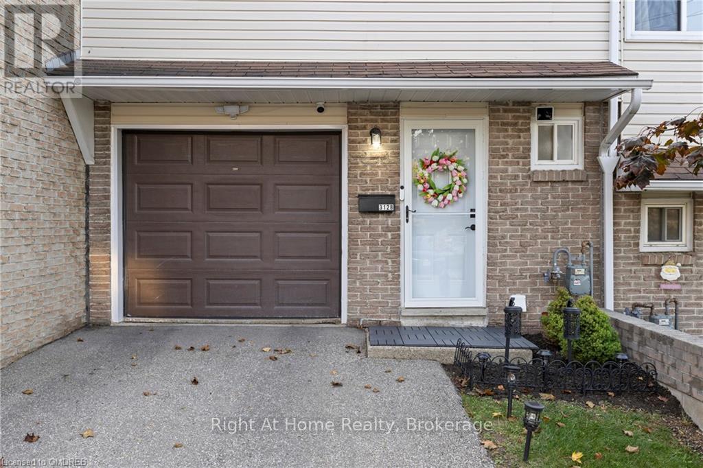 312b Bluevale Street N, Waterloo, Ontario  N2J 4G3 - Photo 2 - X10404092