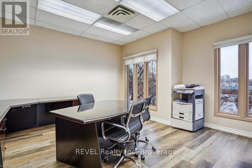 300 - 406 North Service #whole Road E, Oakville, Ontario  L6H 5R2 - Photo 16 - W10403347