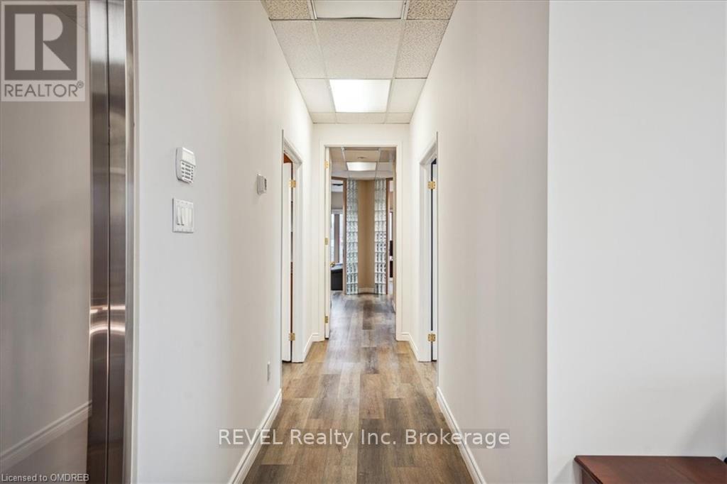 300 - 406 North Service #whole Road E, Oakville, Ontario  L6H 5R2 - Photo 8 - W10403347