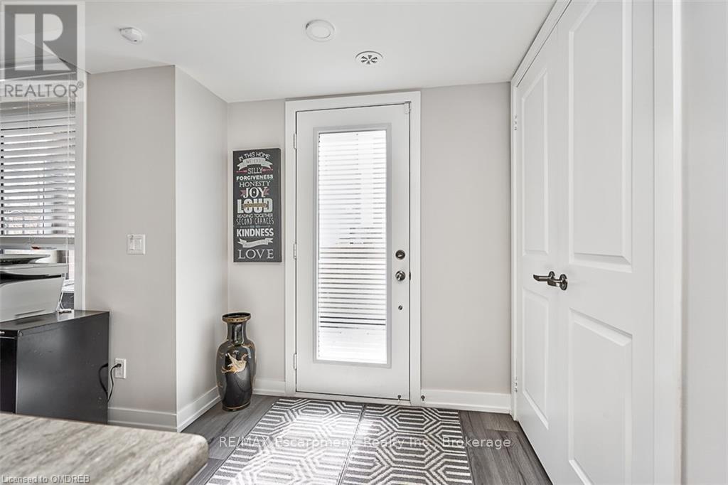 101 - 3058 Sixth Line, Oakville, Ontario  L6M 1P8 - Photo 4 - W10403586