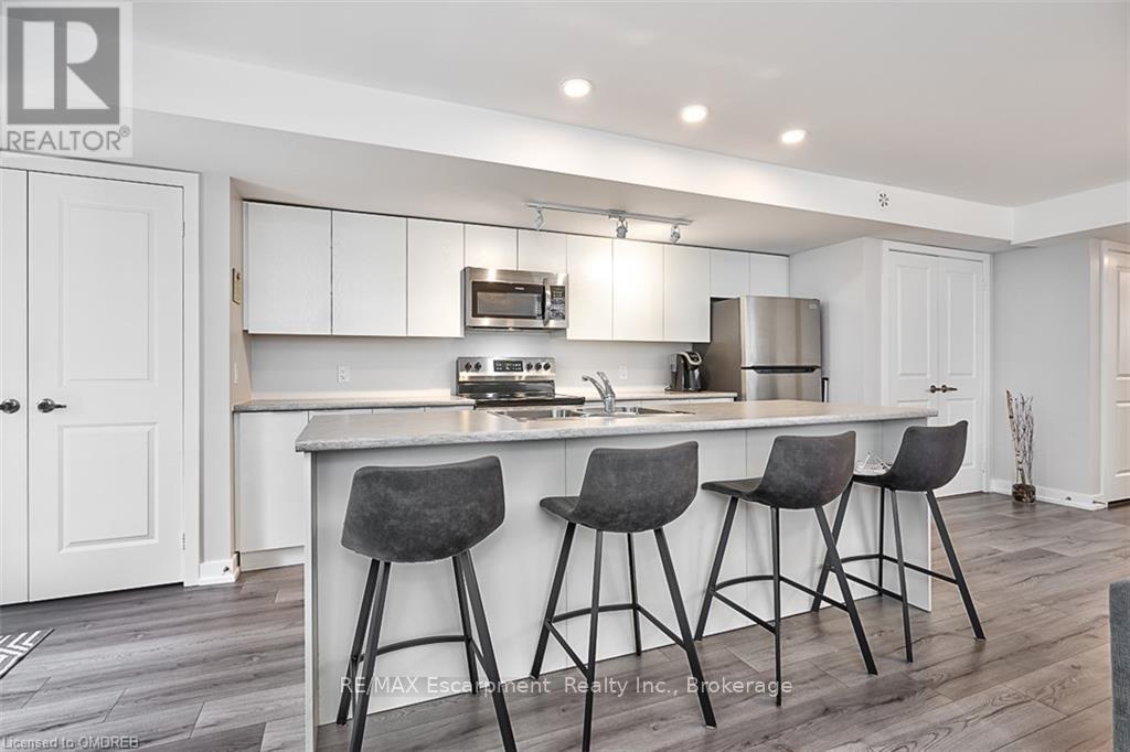 101 - 3058 Sixth Line, Oakville, Ontario  L6M 1P8 - Photo 6 - W10403586