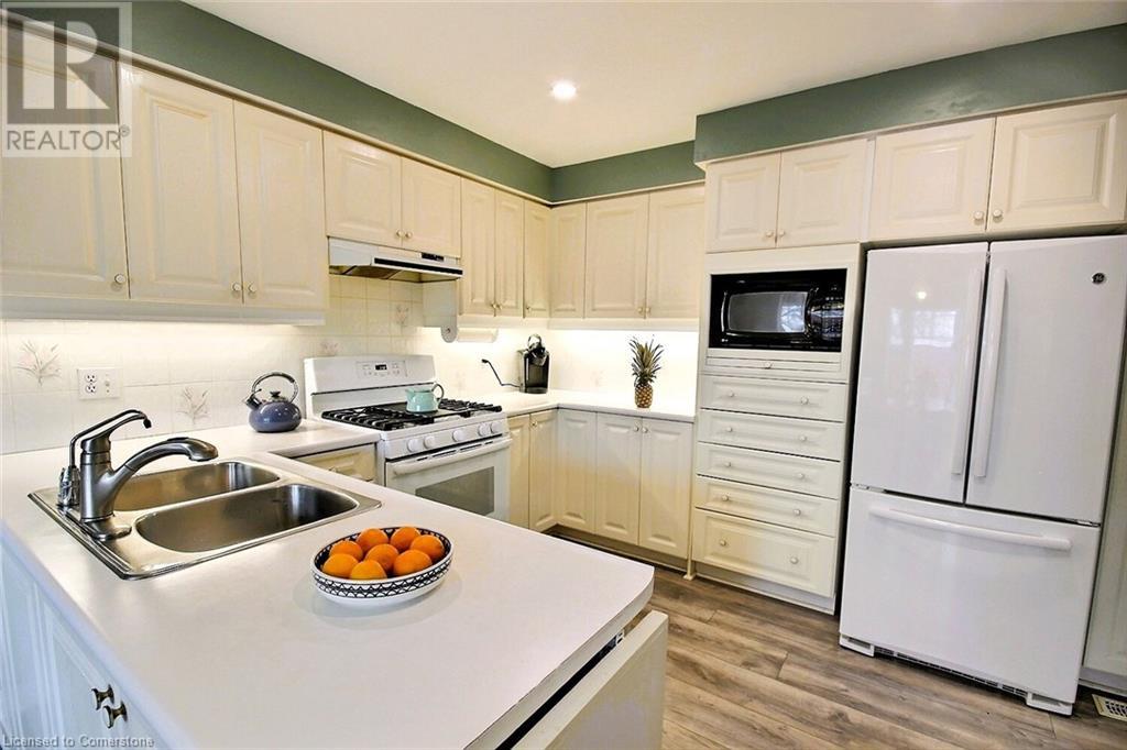 85 Beasley Crescent Unit# 13, Cambridge, Ontario  N1T 1P5 - Photo 5 - 40683987