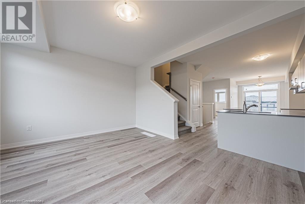 155 Equestrian Way Unit# 34, Cambridge, Ontario  N3E 0E8 - Photo 2 - 40683603