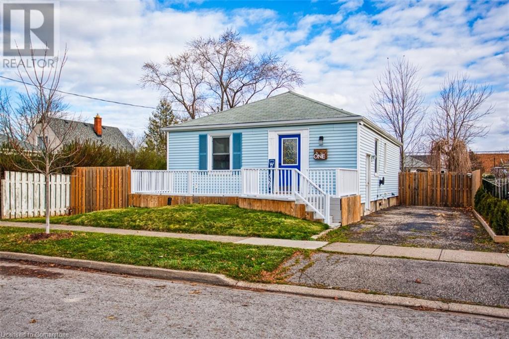 1 Blain Place, St. Catharines, Ontario  L2P 2R6 - Photo 4 - 40684234