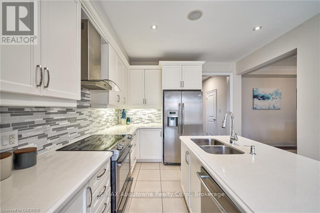 211 Sixteen Mile Drive, Oakville, Ontario  L6M 0T8 - Photo 11 - W10404478