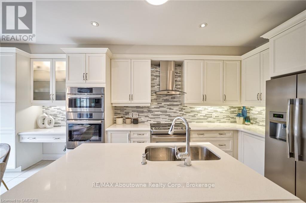 211 Sixteen Mile Drive, Oakville, Ontario  L6M 0T8 - Photo 9 - W10404478