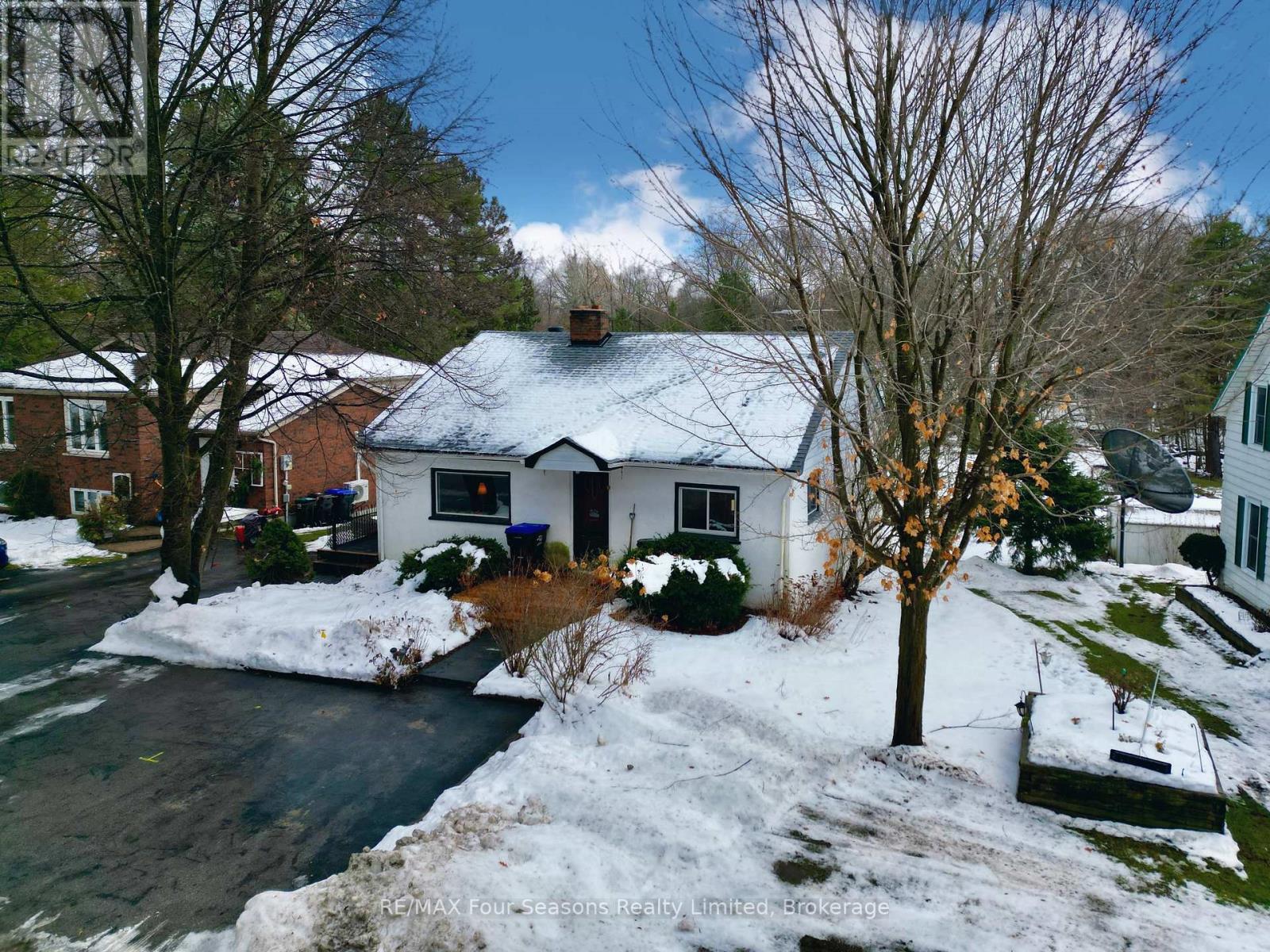 210 SAUNDERS STREET, Clearview, Ontario