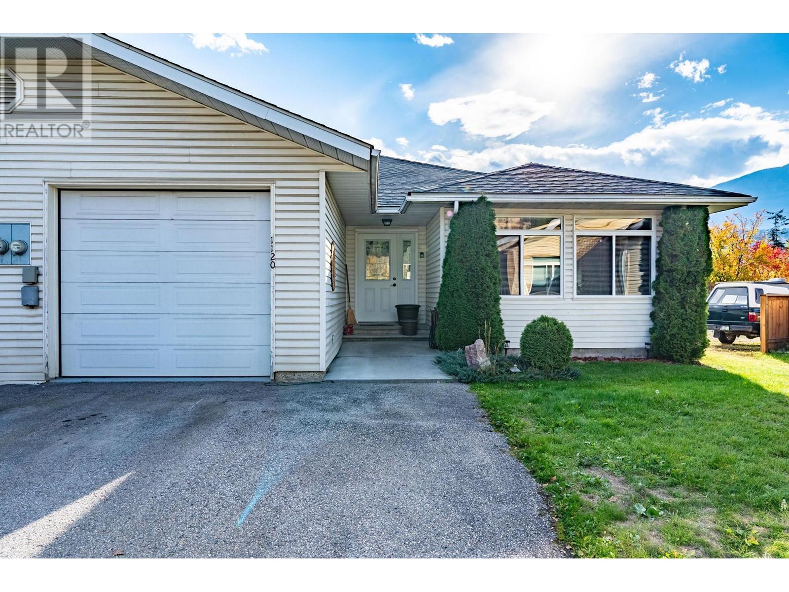 1120 8TH  S Street, golden, British Columbia V0A1H0