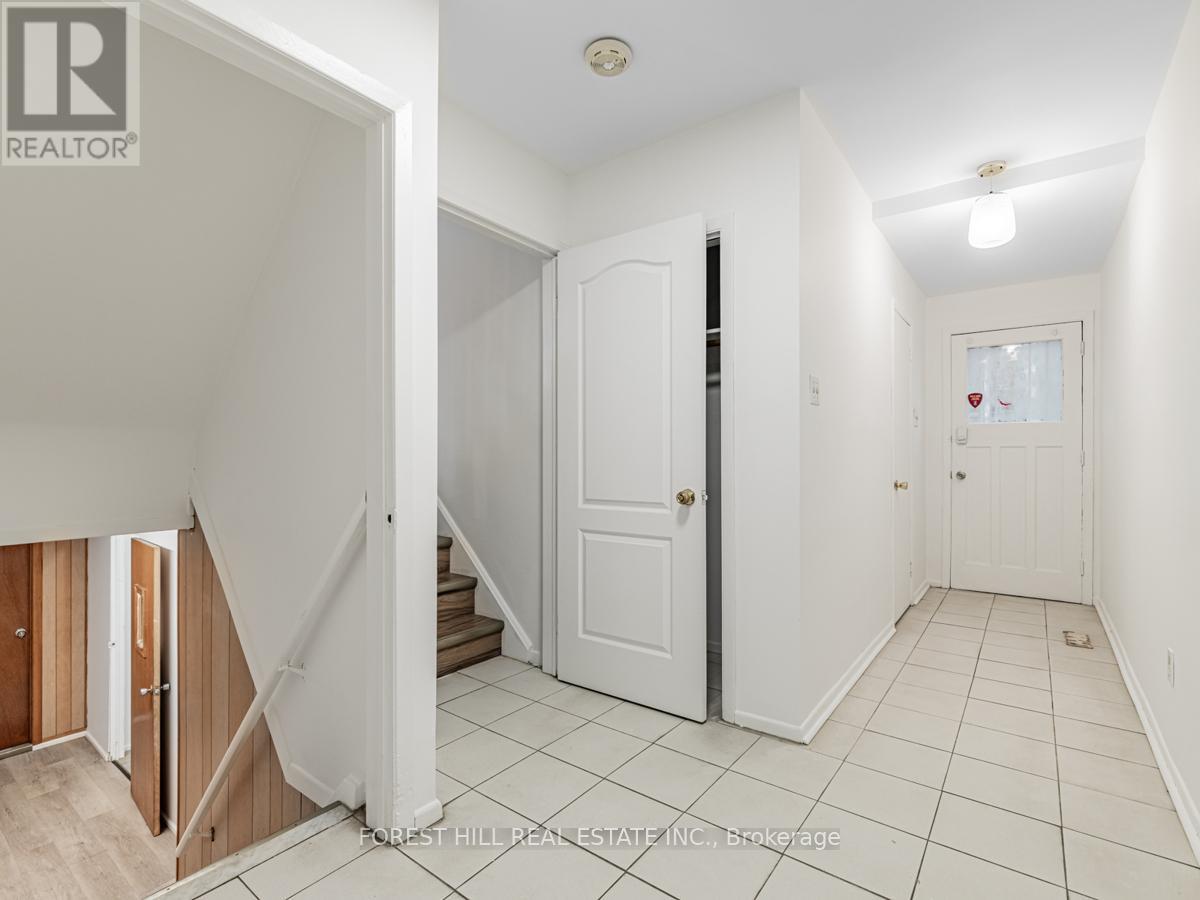 2 Axsmith Crescent, Toronto, Ontario  M2J 3K3 - Photo 14 - C11889232