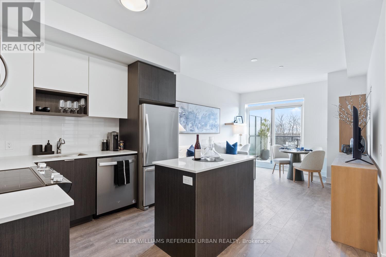 Property at 324 - 202 BURNHAMTHORPE ROAD E image 2