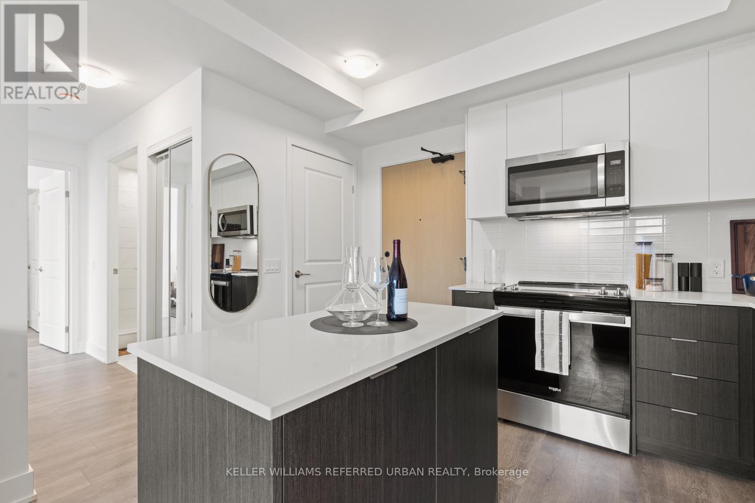 Property at 324 - 202 BURNHAMTHORPE ROAD E image 5