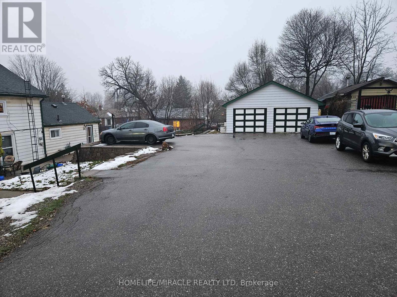 24 Main Street N, Halton Hills, Ontario  L7G 3G8 - Photo 2 - W11889284