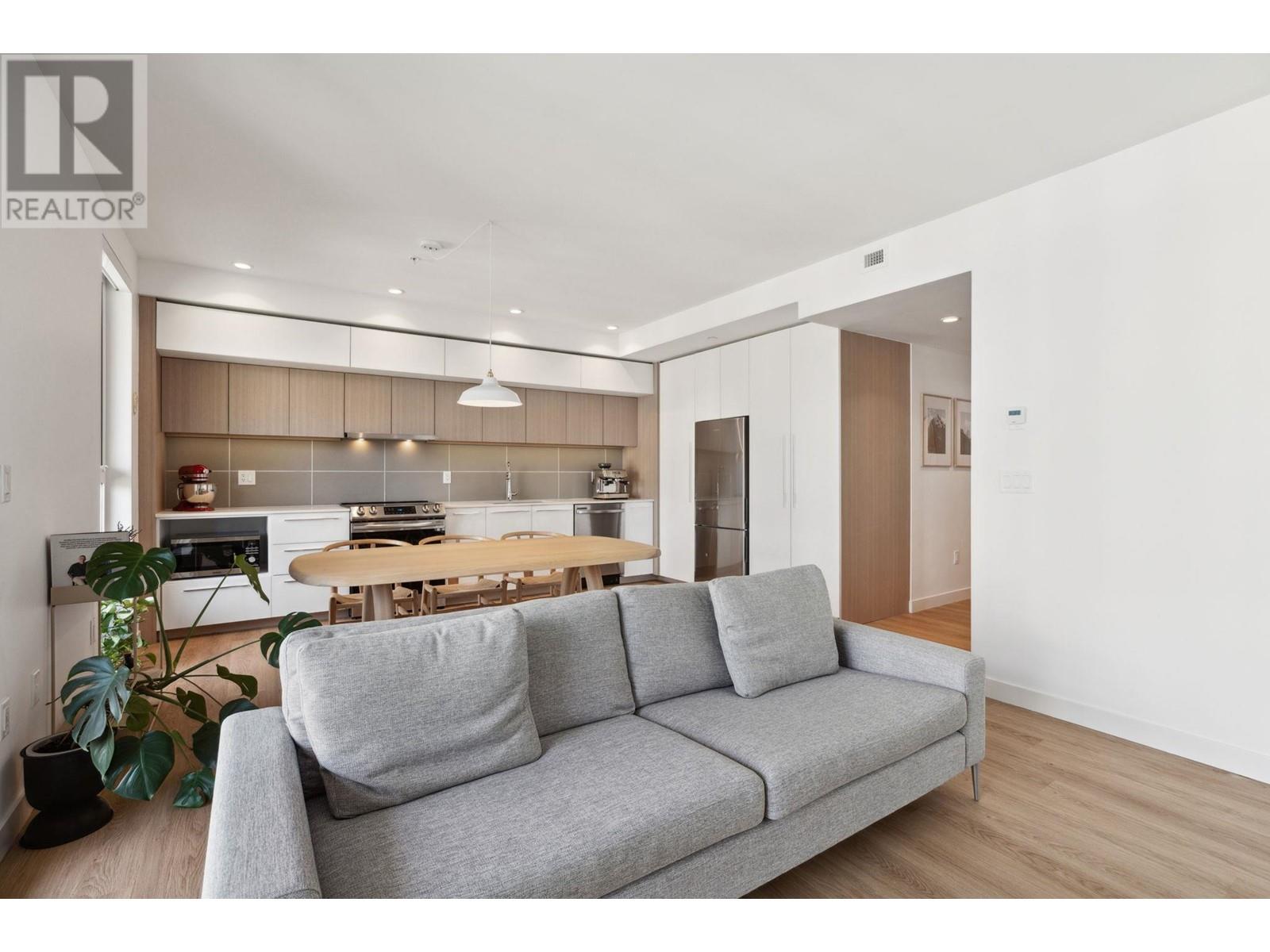 Listing Picture 12 of 40 : 407 9580 TOWER ROAD, Burnaby / 本拿比 - 魯藝地產 Yvonne Lu Group - MLS Medallion Club Member