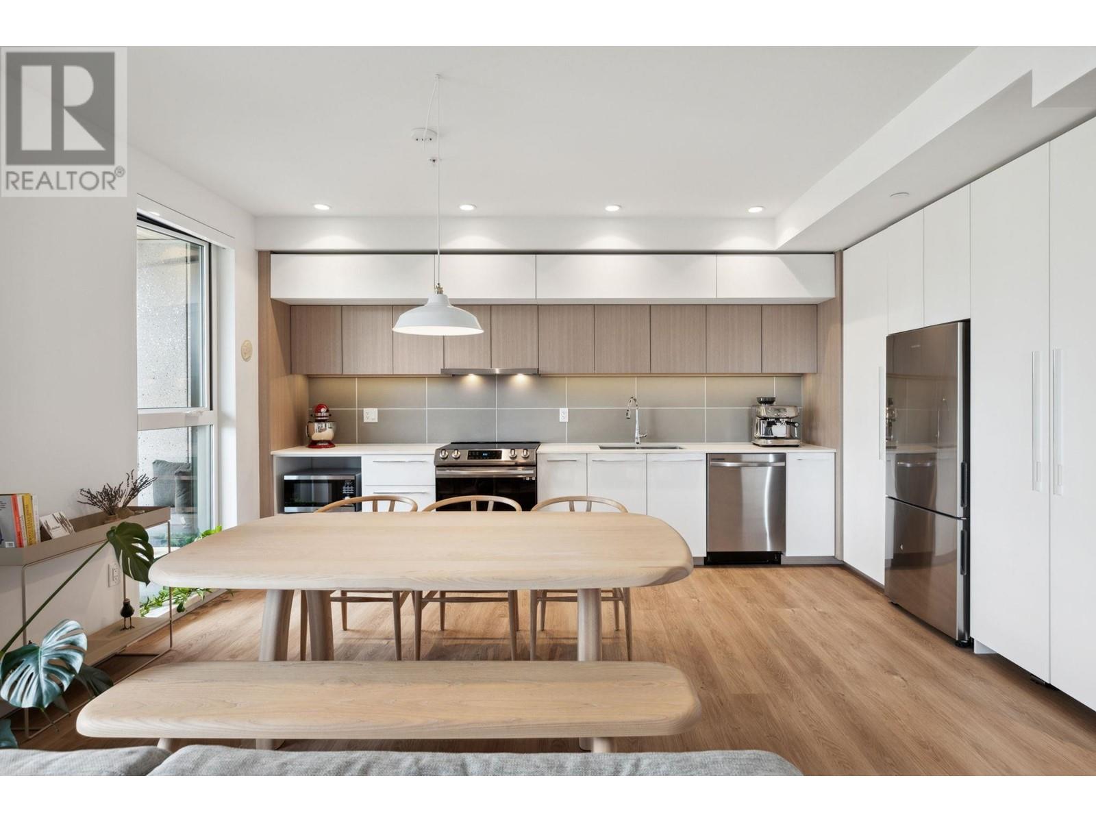 Listing Picture 4 of 40 : 407 9580 TOWER ROAD, Burnaby / 本拿比 - 魯藝地產 Yvonne Lu Group - MLS Medallion Club Member