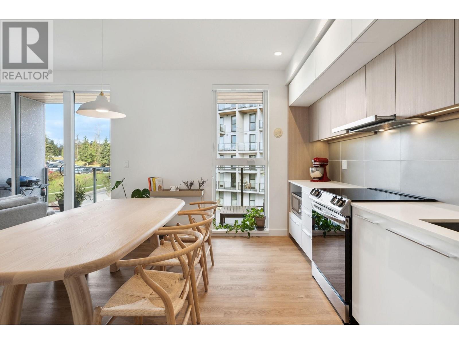 Listing Picture 5 of 40 : 407 9580 TOWER ROAD, Burnaby / 本拿比 - 魯藝地產 Yvonne Lu Group - MLS Medallion Club Member