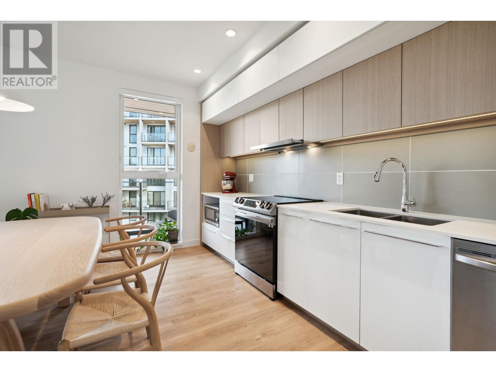 Listing Picture 6 of 40 : 407 9580 TOWER ROAD, Burnaby / 本拿比 - 魯藝地產 Yvonne Lu Group - MLS Medallion Club Member