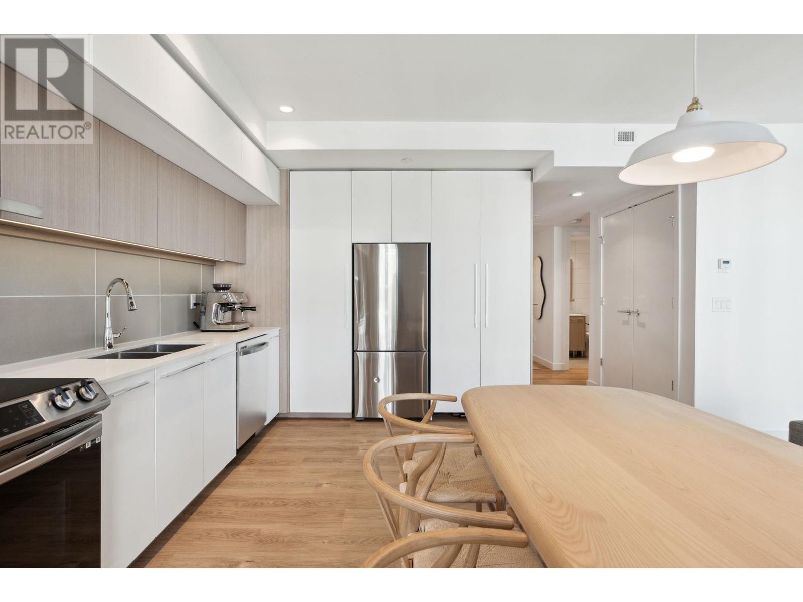 Listing Picture 8 of 40 : 407 9580 TOWER ROAD, Burnaby / 本拿比 - 魯藝地產 Yvonne Lu Group - MLS Medallion Club Member